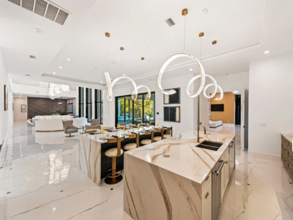 Luxurious 8-Bedroom Vacation Home in Orlando - Private Pool & Resort Amenities